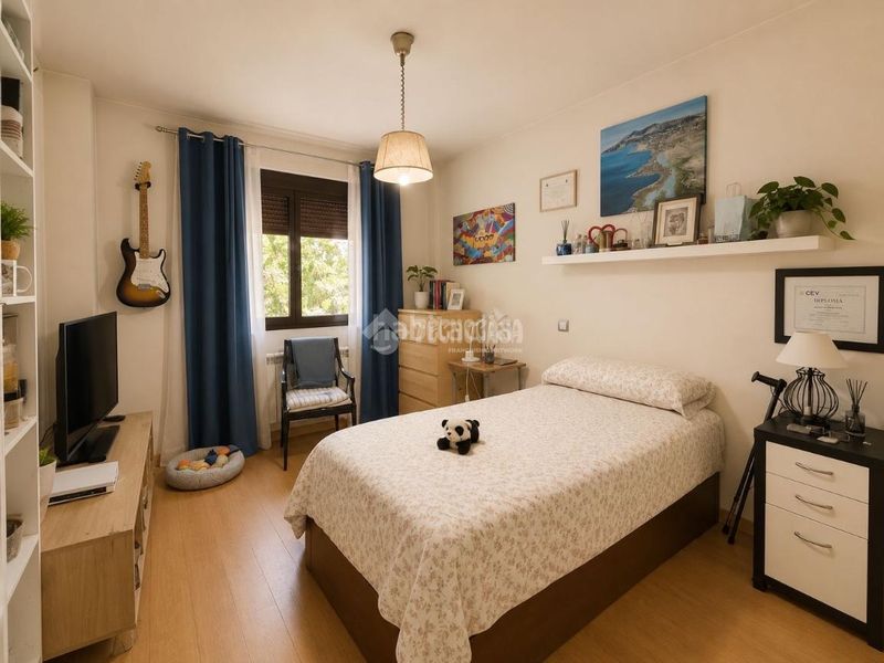 Foto 95b58f70-117a-48fc-947e-42d0bcf96886. Casa aparellada amb calefacció aparcament a Villanueva de la Cañada Villanueva de la Cañada