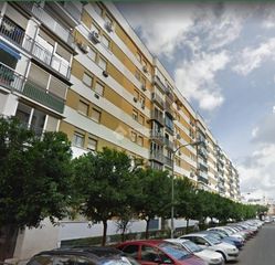 Business premise  C. urbión. Local comercial en venta en sevilla