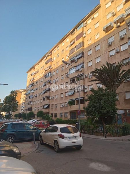 Foto 88a2de2c-3935-4f83-8771-a9e7cad465d5. Business premise in El Plantinar - Avda. La Paz - El Juncal Sevilla