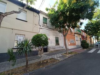 Doppelhaus in Pinares de Venecia. Casa en venta en zaragoza