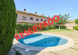 Reihenhaus  Calle rafael martinez valls. Oportunidad única en cabrils! preciosa casa en exclusiva comunid