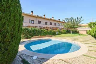 Maison jumelée  Calle rafael martinez valls. Oportunidad única en cabrils! preciosa casa en exclusiva comunid