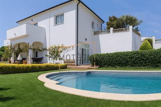 Chalet  Calle cami de pedracastell. Casa independiente con jardín, piscina y luz todo el día en sant
