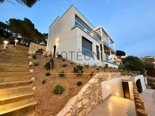 Xalet a Carrer de valència 60. Exclusiva casa de diseño en construcción en la costa brava