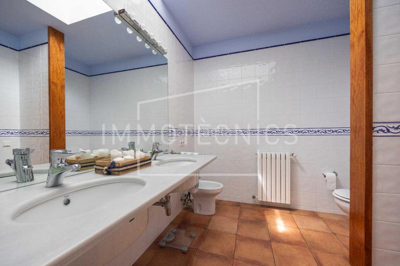 Foto d92716d8-bd29-4caf-be8c-bc2a92d85c97. Casa un refugio que no solo se mira, se siente. en Sant Andreu de Llavaneres
