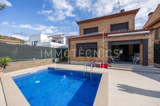 Xalet  Calle rosello. Exclusiva casa de diseño con piscina privada en pineda de mar