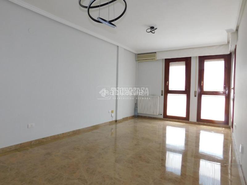 Foto ee2a1f9d-b829-44a0-a26f-7fe9436ee0ba. Affitto appartamento con riscaldamento parcheggio in Zaragoza
