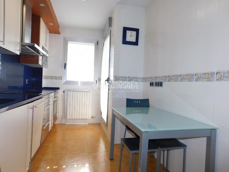 Foto 032f9760-9ca2-4b66-baeb-f0ca5e06f57a. Àtic amb calefacció aparcament piscina a Parque de los Cineastas Zaragoza