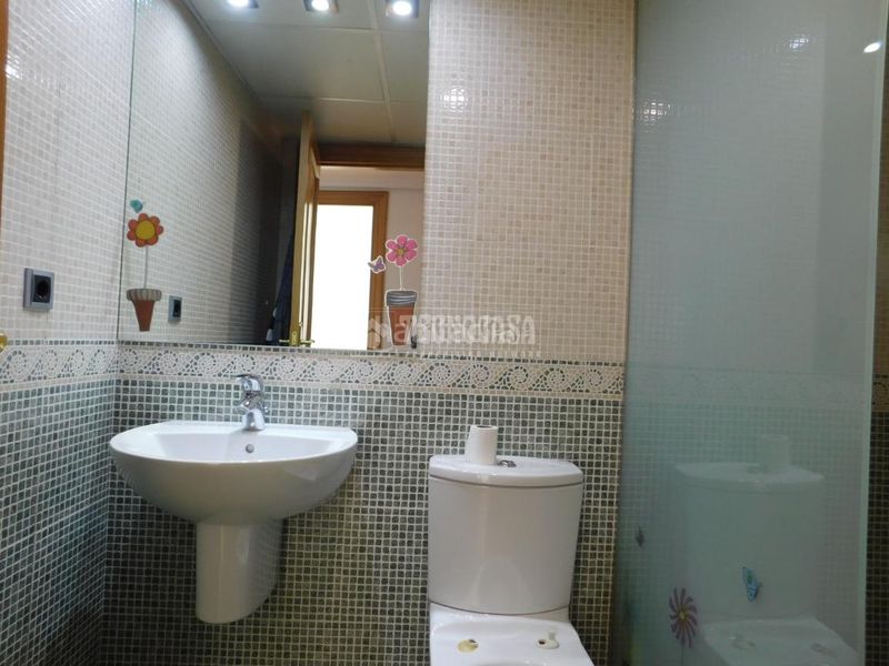 Foto 1bde9a73-b22d-4641-a9cf-61b74a0f6408. Àtic amb calefacció aparcament piscina a Parque de los Cineastas Zaragoza