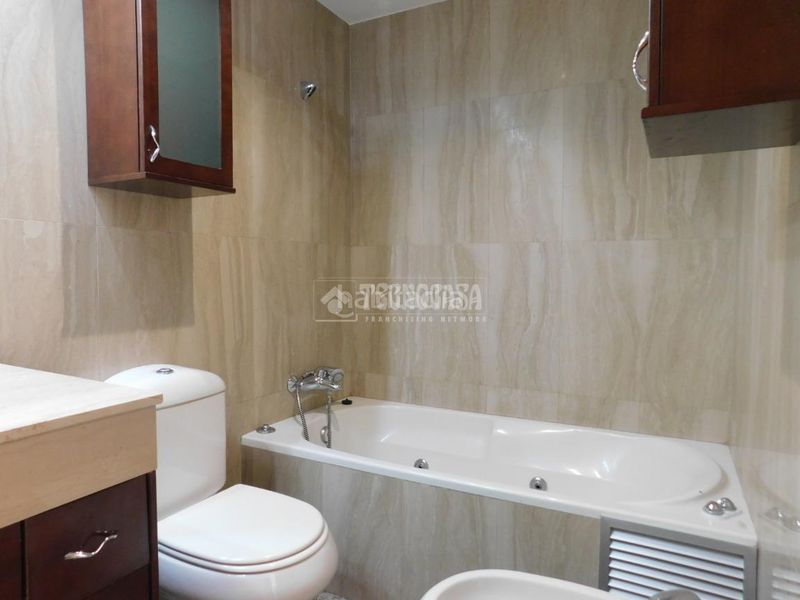 Foto 518ad673-c078-4e02-8e0f-1770c2fd0efd. Àtic amb calefacció aparcament piscina a Parque de los Cineastas Zaragoza