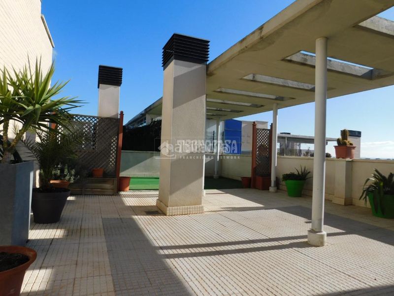 Foto 7fa9e455-f819-48df-bc66-a8cf3128a201. Àtic amb calefacció aparcament piscina a Parque de los Cineastas Zaragoza