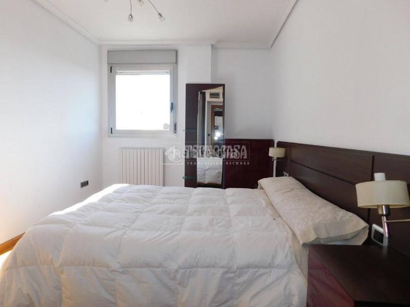 Foto 98ba52d2-3b59-46a5-92ae-bc05109af435. Àtic amb calefacció aparcament piscina a Parque de los Cineastas Zaragoza