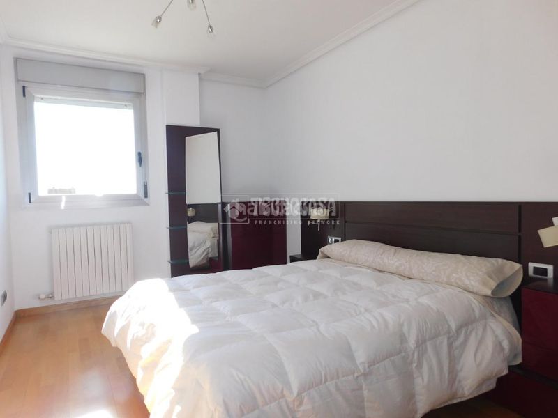 Foto db68b30c-8c22-4f08-a901-213420c7d25a. Àtic amb calefacció aparcament piscina a Parque de los Cineastas Zaragoza