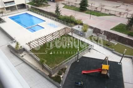 Foto dcc8f9dd-f695-48aa-bbd5-e07dd1fdacc7. Àtic amb calefacció aparcament piscina a Parque de los Cineastas Zaragoza