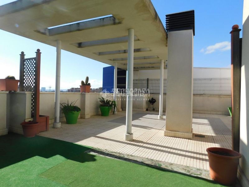 Foto e1b8fe28-5c94-46ff-88fa-ccc62e2e937d. Àtic amb calefacció aparcament piscina a Parque de los Cineastas Zaragoza