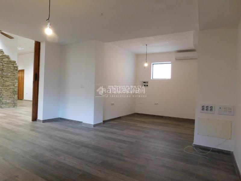 Foto 3fd68ce3-2d22-4309-8de9-aecce9ab28b0. Alquiler local comercial  en alquiler en Zaragoza