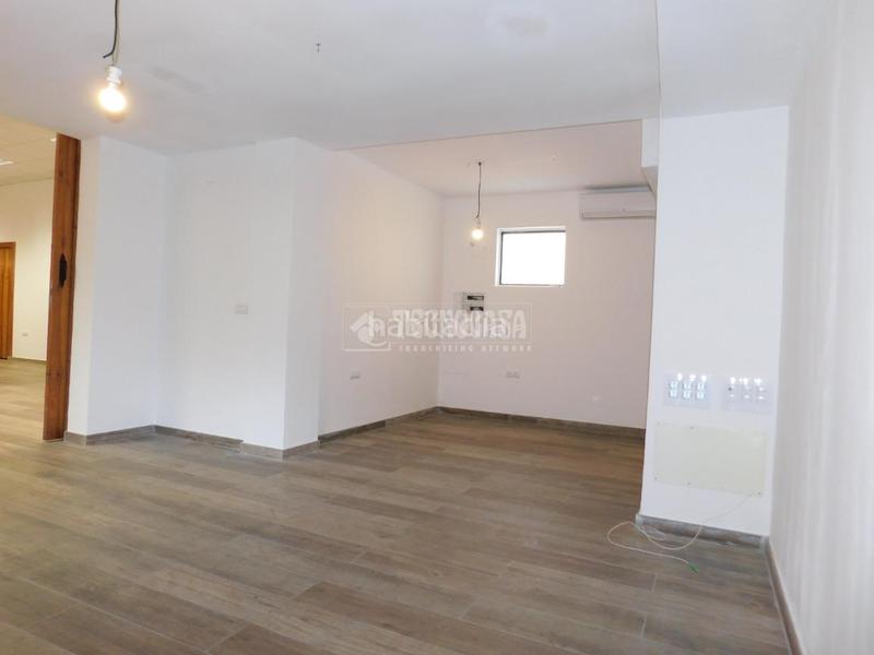 Foto 50dbe94f-fd8f-426e-b8c5-56cb5103281f. Lloguer local comercial a Ranillas Zaragoza