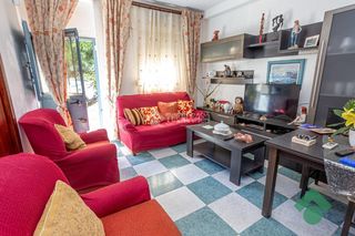Casa aparellada a La Granja - La Colina - Los Pastores. Casa en venta en algeciras