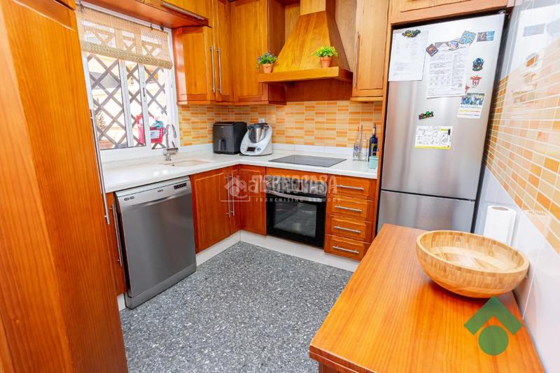 Foto b5bb808c-c995-492a-a0ff-988709cd9f49. Casa pareada casa en venta en San García Algeciras
