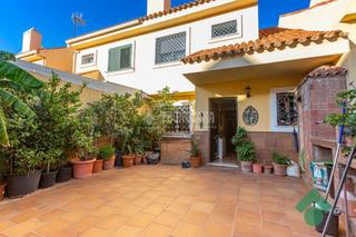 Doppelhaus in San García. Casa en venta en algeciras