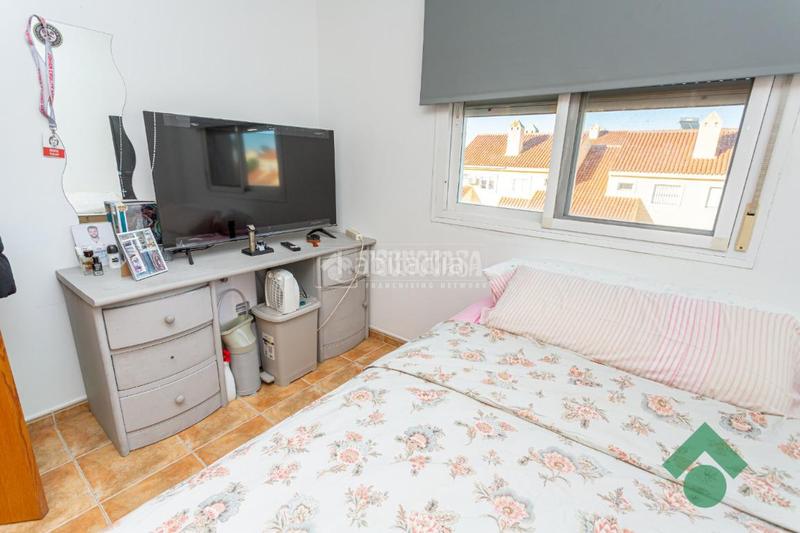 Foto a4cf7575-8977-48d7-a9d6-5bb8c0250c95. Casa pareada casa en venta en San García Algeciras