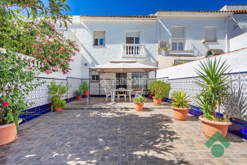 Foto 09eb08dc-2723-4c13-943f-4c6234c63e73. Casa aparellada amb piscina a San García Algeciras