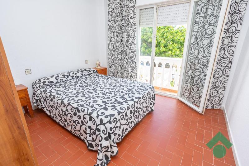 Foto 82ea485f-6ebe-4e39-8655-ad4388d82b09. Casa aparellada amb piscina a San García Algeciras