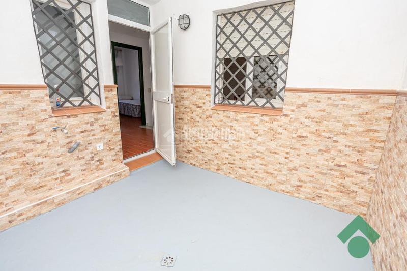 Foto df5fc798-6b9f-43bd-913d-422baa200e65. Casa aparellada amb piscina a San García Algeciras