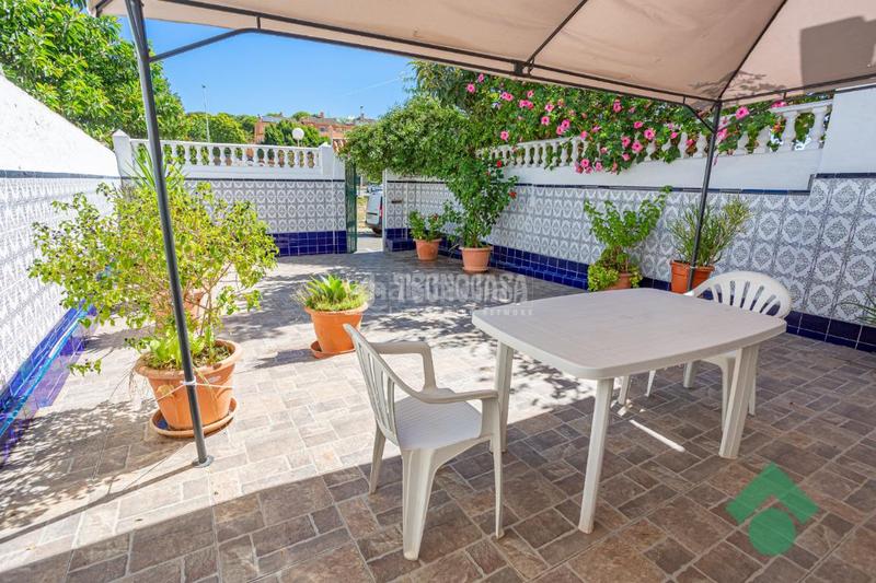 Foto e1a3d78e-d64f-4e5b-b0d4-51b6b377f5cb. Casa aparellada amb piscina a San García Algeciras