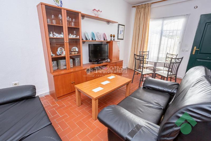 Foto f08b2a24-e09a-47db-824f-d9d86671f693. Casa aparellada amb piscina a San García Algeciras