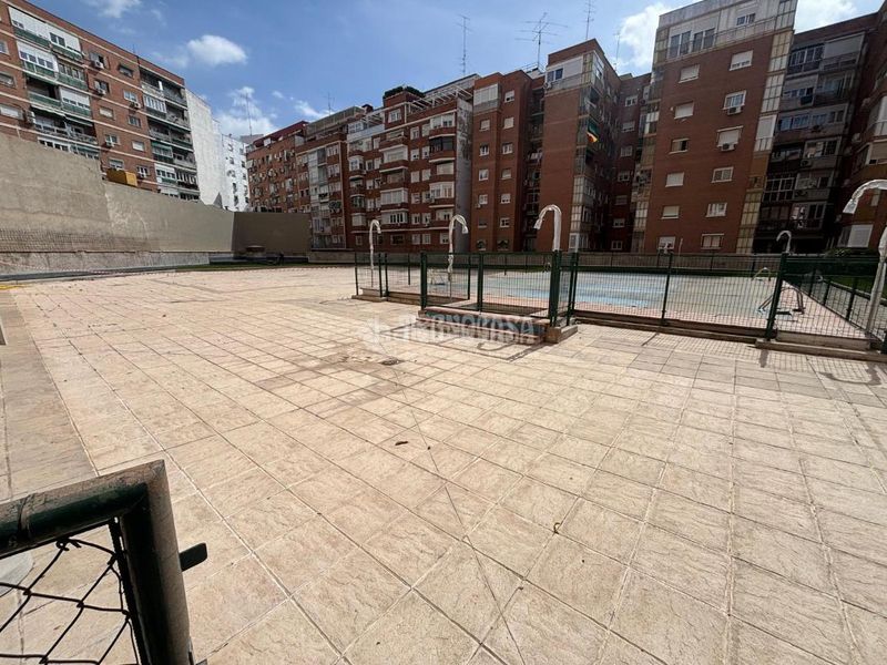 Foto 1ce5ed8c-2636-44aa-b32e-6b81c4e8aaf6. Pis amb calefacció piscina a Pacífico Madrid
