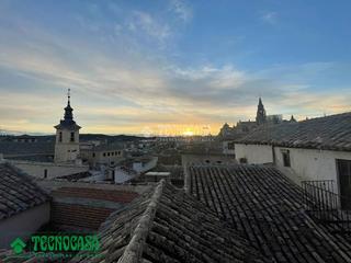 Casa aparellada a Casco Histórico. Casa en venta en toledo