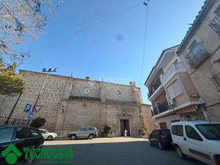 Casa aparellada a Menasalbas. Casa en venta en menasalbas