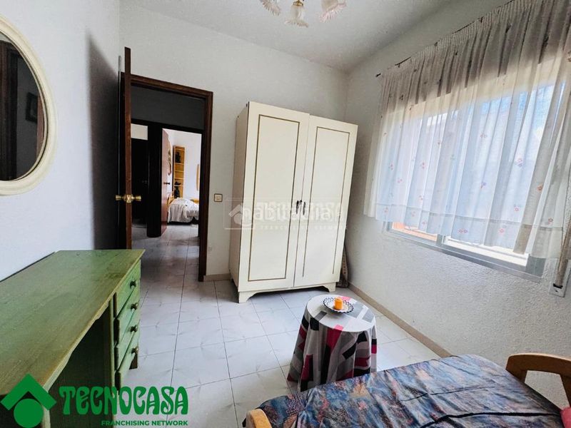 Foto 1fe96b4a-e9ce-44b5-9d59-dc900218e8db. Casa aparellada a Navalmorales (Los)