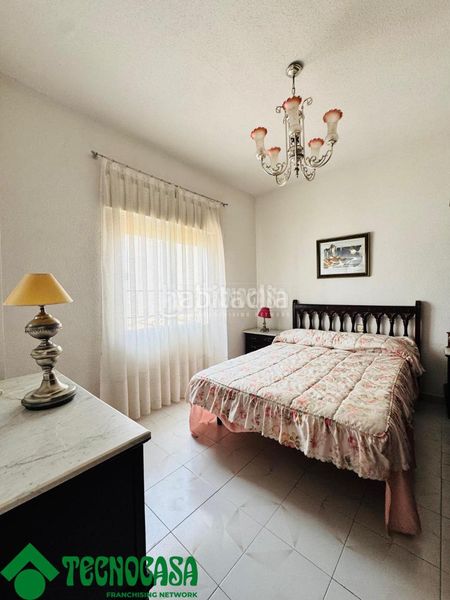 Foto 3ce08b58-ba0b-4871-9912-19d3495c0b70. Casa aparellada a Navalmorales (Los)