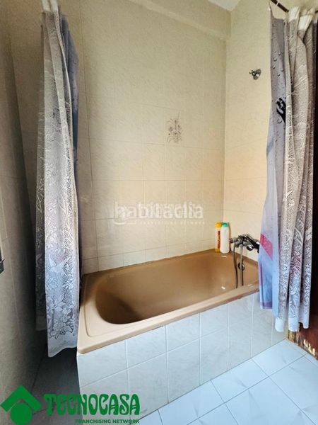 Foto 5c7f40b4-105d-42b1-9489-c8d36053ce4d. Casa aparellada a Navalmorales (Los)