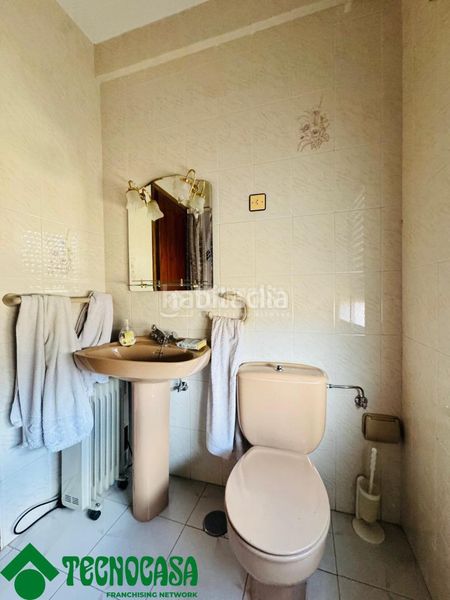 Foto a3c31c6e-0296-4341-a084-f6797a4f108c. Casa aparellada a Navalmorales (Los)