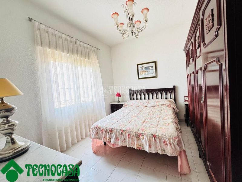 Foto ae0cf936-9b61-4988-9276-f53bccba5ed0. Casa aparellada a Navalmorales (Los)