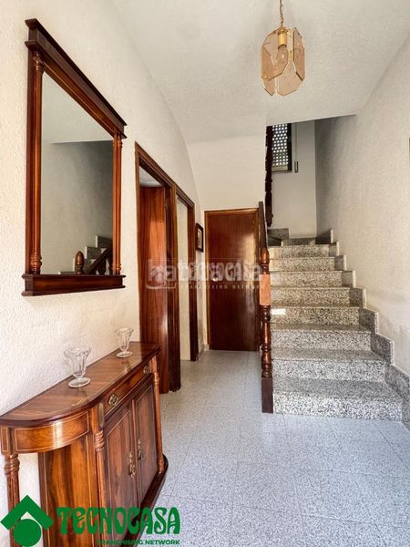 Foto b5b3f2d2-55a3-4c13-9cc9-97246ee4bb35. Casa aparellada a Navalmorales (Los)