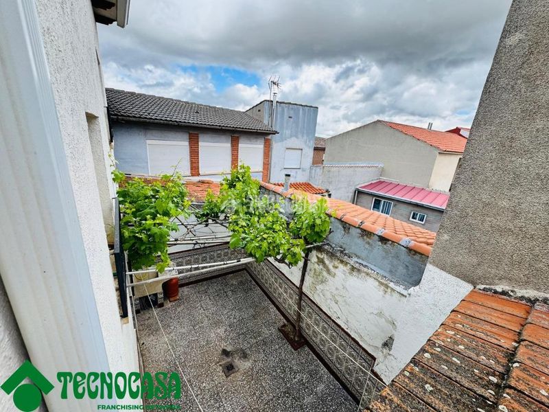 Foto c1c92df4-7596-499a-8796-df76a198ea60. Casa aparellada a Navalmorales (Los)