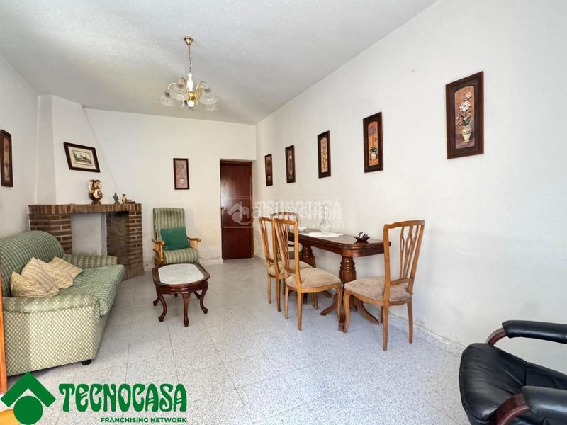 Foto ca6d2e6b-e5d5-435c-b091-0f9a847b6073. Casa aparellada a Navalmorales (Los)