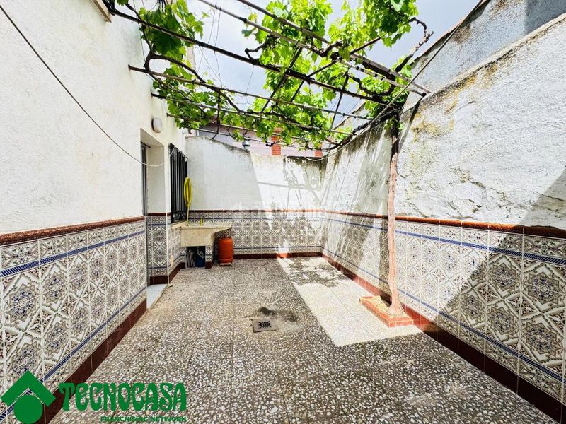 Foto d114f108-aee3-4675-b33f-f3e88cb7803d. Casa aparellada a Navalmorales (Los)