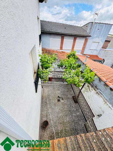 Foto dd13285f-a9c3-4eff-a56d-7fa1abd219b6. Casa aparellada a Navalmorales (Los)