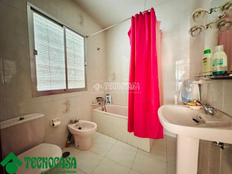 Foto f55280b7-b99f-4fef-8cee-186b4225fad3. Casa aparellada a Navalmorales (Los)