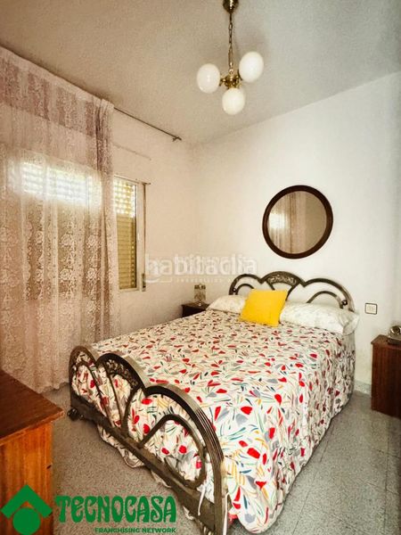 Foto f744a098-4ed6-46bf-b030-4f2a981b9bfd. Casa aparellada a Navalmorales (Los)