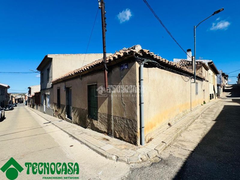 Foto 3783cd3c-8cae-4a61-aeb7-7bd8c84a70f7. Casa aparellada a Urda