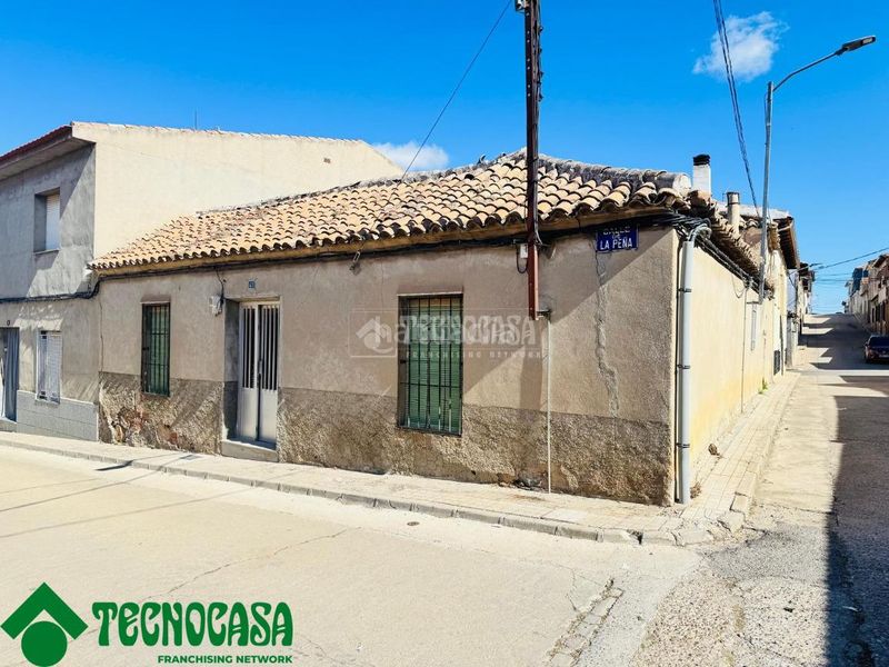 Foto 807d0587-3f19-4851-aa0f-c5b63fe84c49. Casa aparellada a Urda