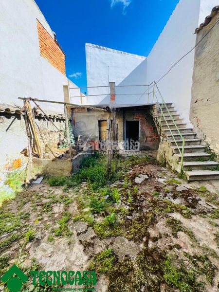 Foto e91c3c2c-57df-4e49-ab5b-671aedddff5a. Casa aparellada a Urda
