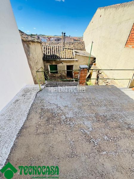 Foto f22a378e-9da0-4399-a661-dec7e888fa76. Casa aparellada a Urda