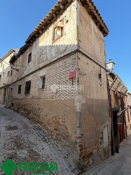 Foto 4c603033-167d-41a6-b8cd-d115c6903a88. Casa aparellada a Casco Histórico Toledo